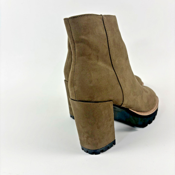 CUSHIONAIRE Women's Ringo platform heel boot Memory Foam Size 11M - Picture 2 of 15